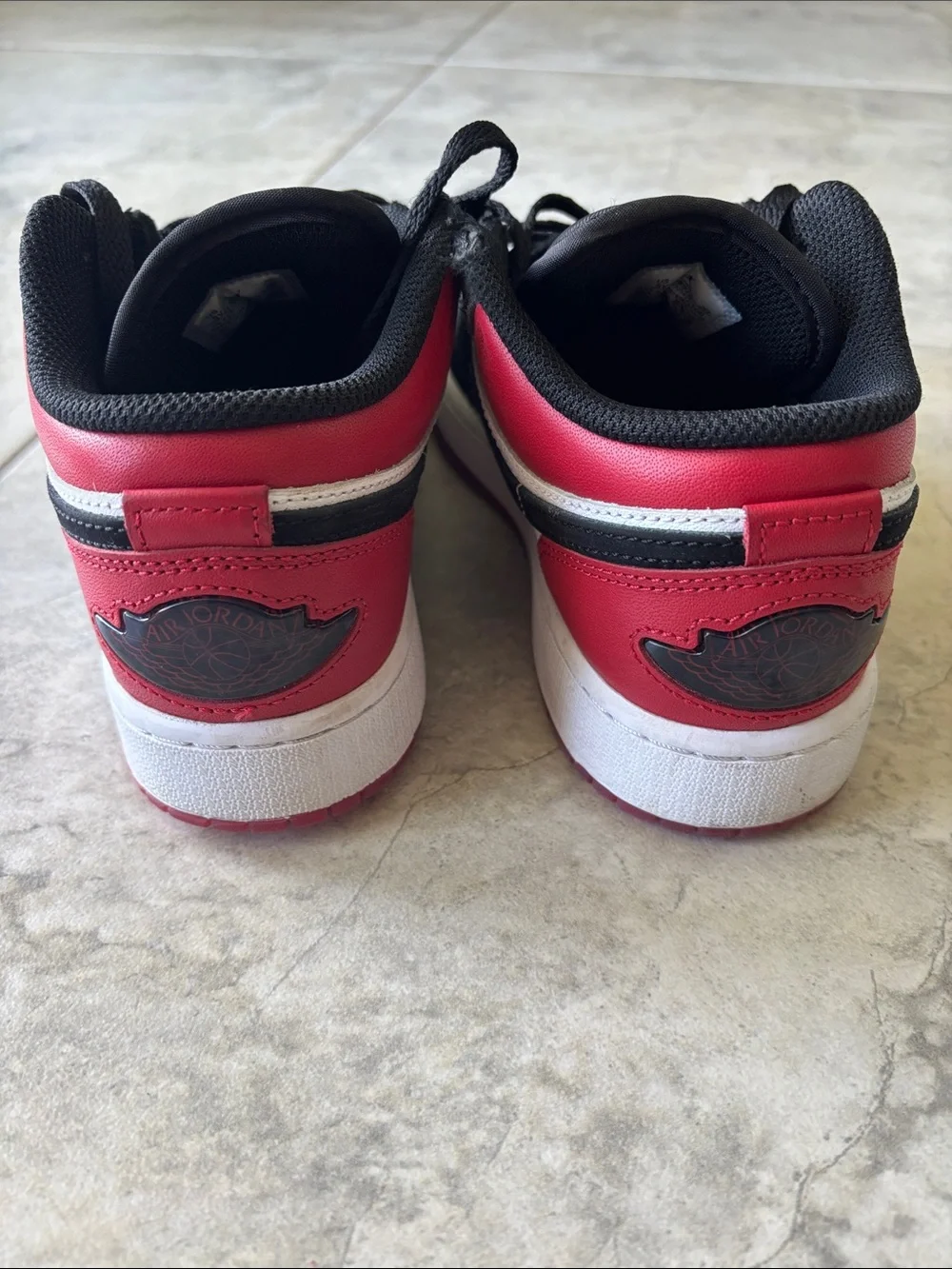 Jordan Kids Low-Top Sneakers in Black, White and Red